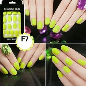 🆕pack of 4 natural looking 💅 nails